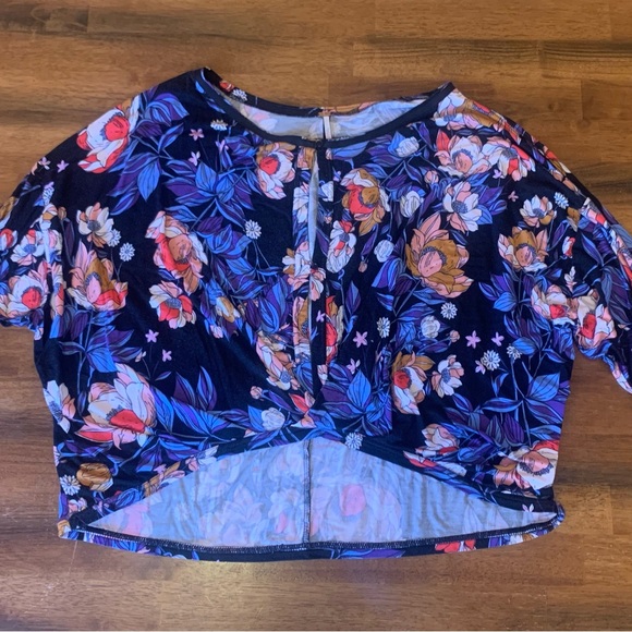 Free People Keeping On Medium floral Twisted Front Hem Knit Top dolman sleeve - Picture 1 of 12